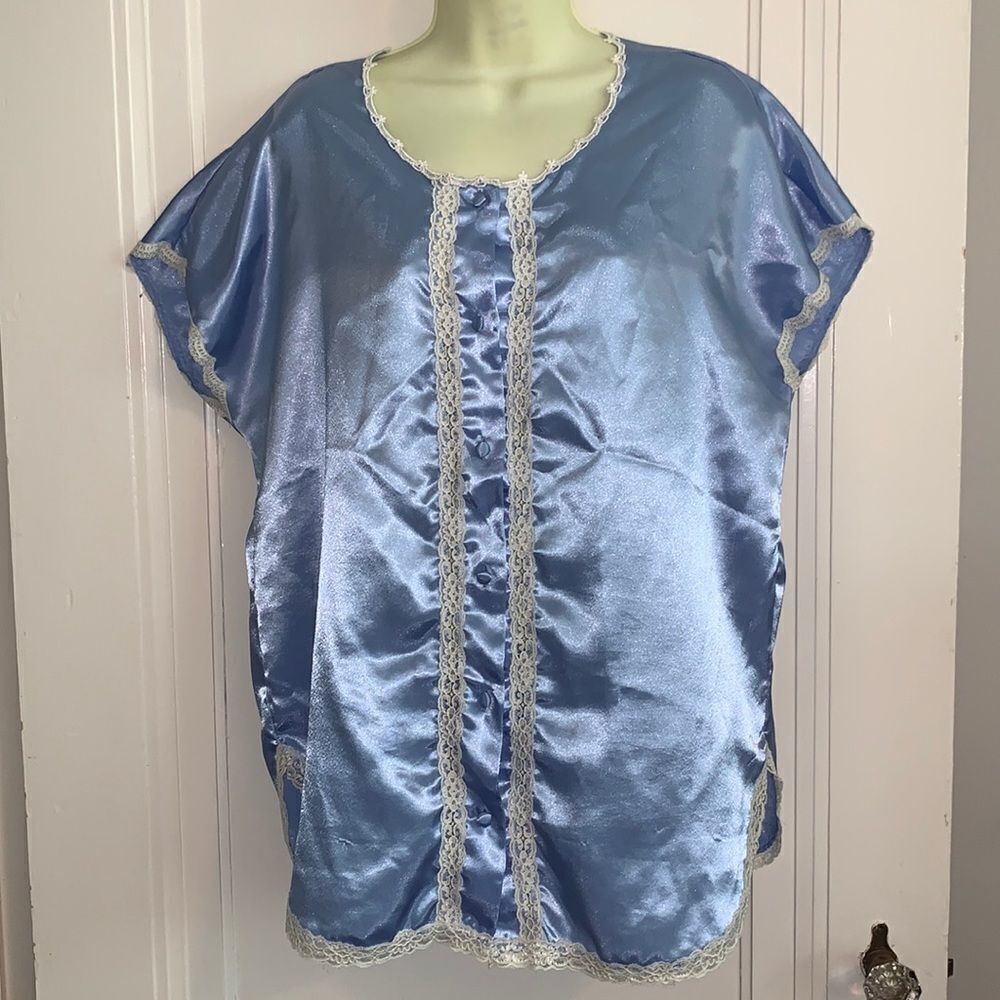 Adonna baby blue shiny sleep top with lace‎